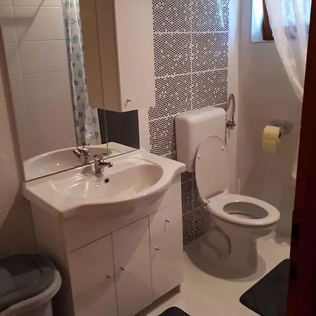 - Balaton 18044 * Balatonberény