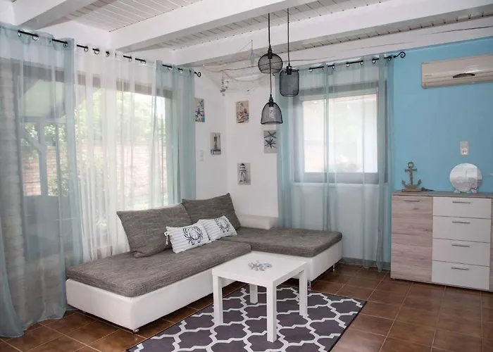 - Balaton 18044 Nyaraló