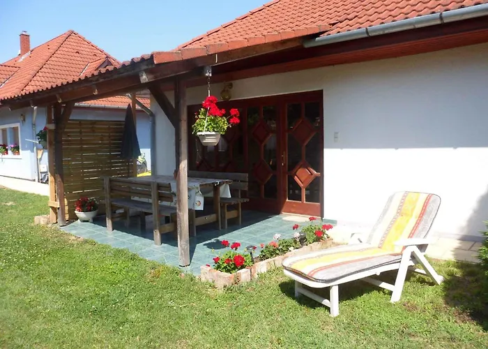 - Balaton 18044 Nyaraló *