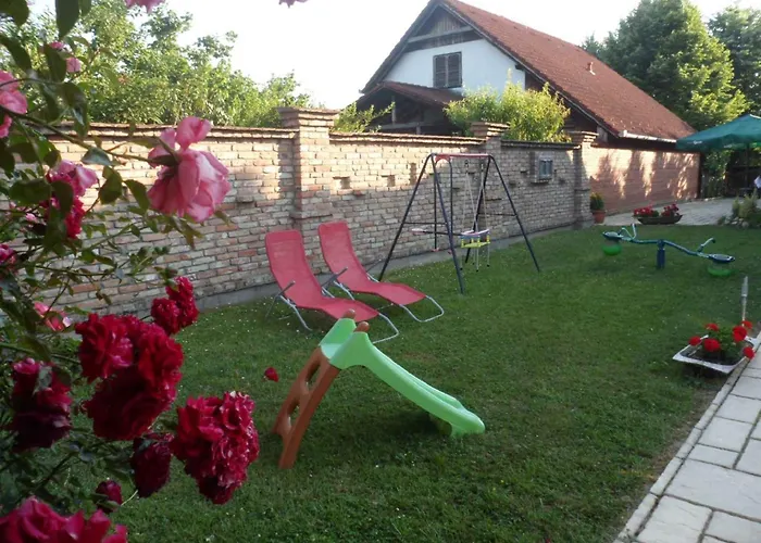 - Balaton 18044 Nyaraló