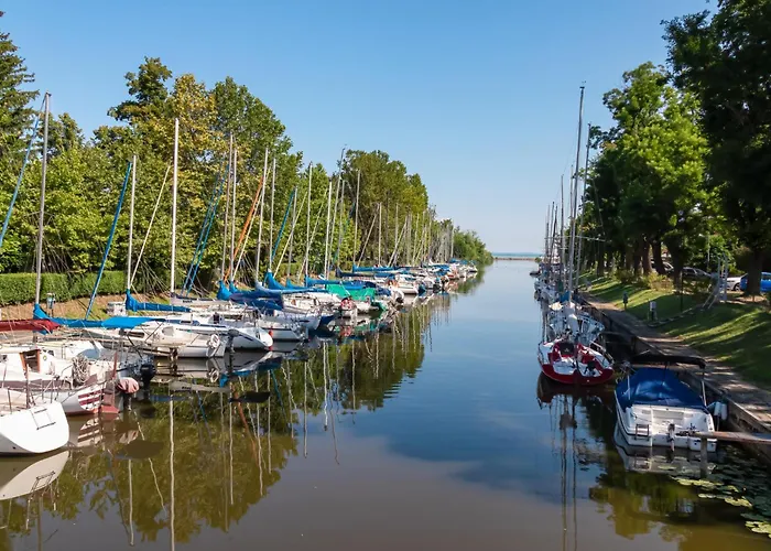 - Balaton 18044 Nyaraló *